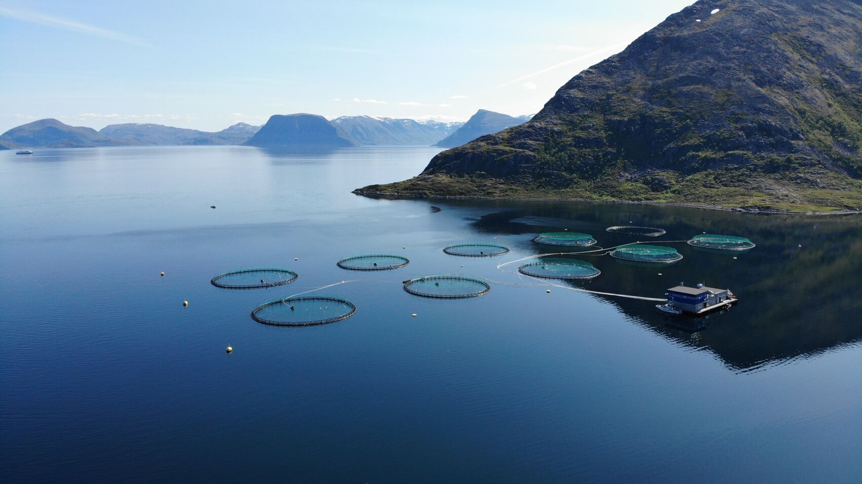 Bilde fra luften av sjølokaliteten Slettnes i Finnmark
