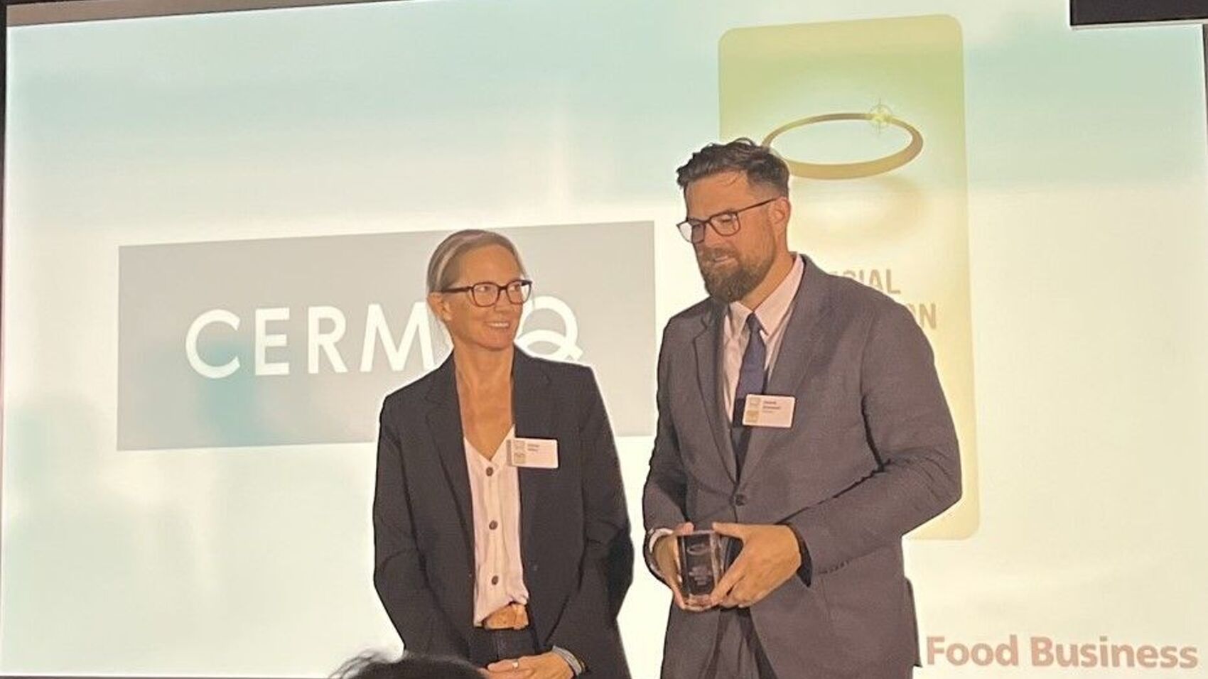 Henrik Duesund, Cermaq, med Emma Milne fra Compassion in World Farming
