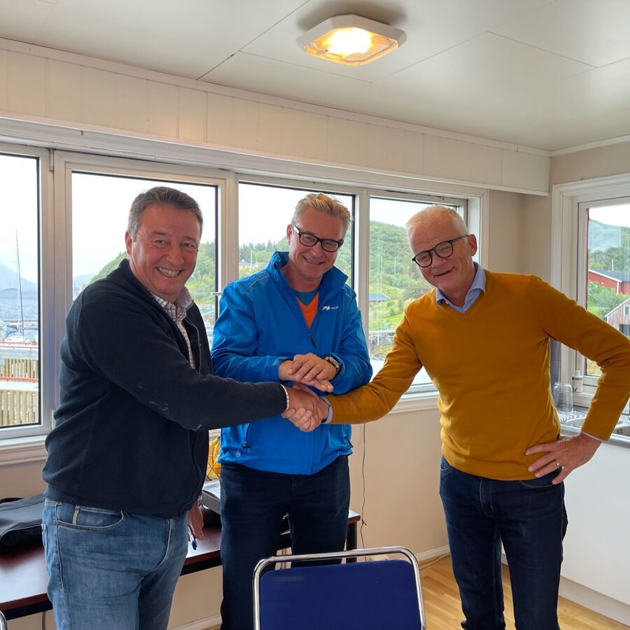 Folla Alger og Cermaq starter samarbeid på oppdrett av tare